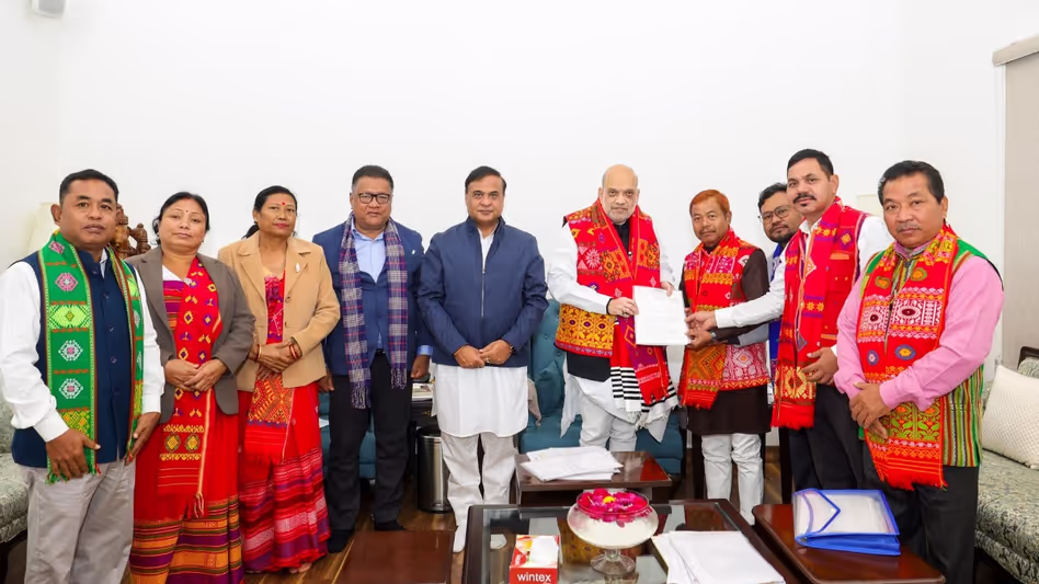 अमित शाह ने असम की आदिवासी परिषदों के लिए संवैधानिक दर्जे पर बातचीत का वादा