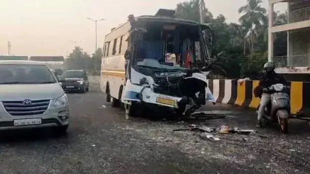 Sabarimala तीर्थयात्रियों को ले जा रही बस की लॉरी से टक्कर में 18 लोग घायल हो गए