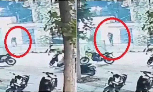 अलीगढ़ यूनिवर्सिटी में टीचर की हत्या, CCTV में दिखा हमलावर का निर्दय कदम