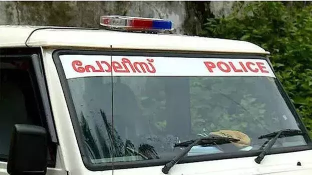 kerala: बाइक रोकने की कोशिश की; पुलिस घायल युवकों को सड़क पर छोड़कर भाग गई