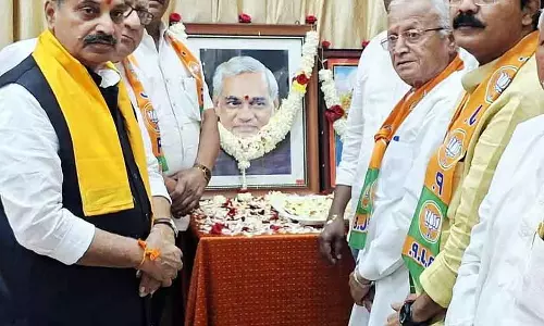 आधुनिक भारत के शिल्पकार वाजपेयी: Narayan Bhandage आधुनिक भारत के शिल्पकार वाजपेयी: Narayan Bhandage