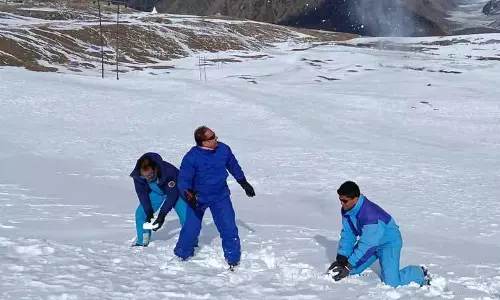 त्योहारी सीज़न में Manali में टूरिज्म फिर से शुरू हुआ, 80% होटल बुक हो गए