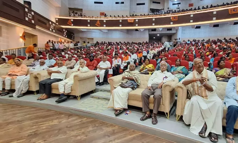 Hosabale ने बीएमएस के कामों की तारीफ़ की, ऑफिस का उद्घाटन किया Hosabale ने बीएमएस के कामों की तारीफ़ की, ऑफिस का उद्घाटन किया