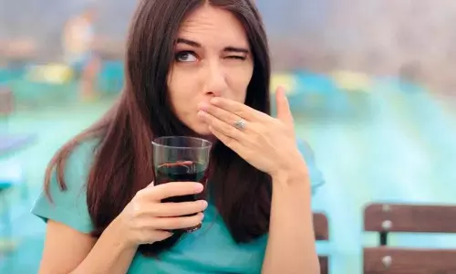 अगर आपको हिचकी आ रही है जो कम नहीं हो रही है, तो इन Remedies को अपनाएं