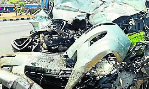 Bus accident : लापरवाही के कारण चित्रदुर्ग हाईवे दुर्घटना क्षेत्र बन गया Bus accident : लापरवाही के कारण चित्रदुर्ग हाईवे दुर्घटना क्षेत्र बन गया