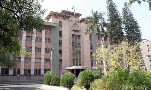 PMC ने चुनाव ड्यूटी से गैरमौजूद रहने पर जूनियर इंजीनियर को सस्पेंड किया