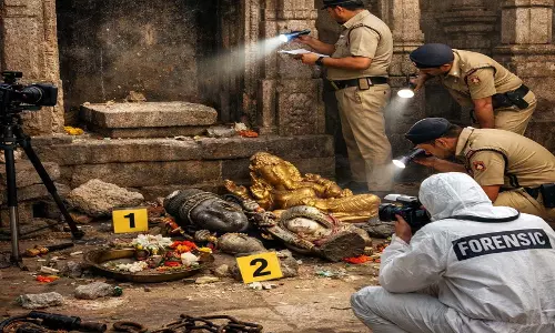 मंदिरों में मूर्ति चोरी का मामला: SIT का तमिलनाडु में छापा, कई कारोबारी शक के घेरे में मंदिरों में मूर्ति चोरी का मामला: SIT का तमिलनाडु में छापा, कई कारोबारी शक के घेरे में