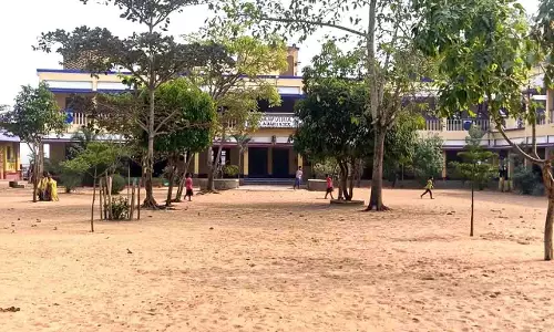 Puri: छात्र की आत्महत्या की कोशिश पर परिवार ने शिक्षकों पर गंभीर आरोप लगाए Puri: छात्र की आत्महत्या की कोशिश पर परिवार ने शिक्षकों पर गंभीर आरोप लगाए