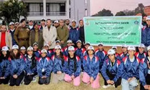गुजरात में नेशनल कल्चरल कैंप के लिए Jammu के 71 छात्रों के दल को रवाना किया गया गुजरात में नेशनल कल्चरल कैंप के लिए Jammu के 71 छात्रों के दल को रवाना किया गया