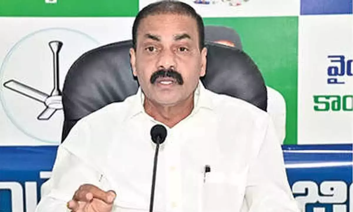 CM नायडू कमीशन के लिए मेडिकल कॉलेजों का निजीकरण कर रहे हैं: काकानी CM नायडू कमीशन के लिए मेडिकल कॉलेजों का निजीकरण कर रहे हैं: काकानी