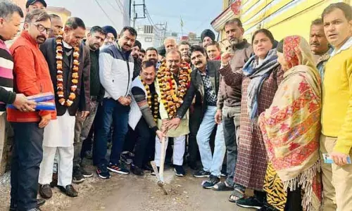 Randhawa ने कैंटोनमेंट बोर्ड में लेन, नाली के काम की शुरुआत की Randhawa ने कैंटोनमेंट बोर्ड में लेन, नाली के काम की शुरुआत की