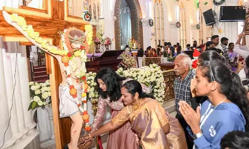 Christmas in Mysore: चर्चों में विशेष प्रार्थनाएं, शुभकामनाओं का आदान-प्रदान Christmas in Mysore: चर्चों में विशेष प्रार्थनाएं, शुभकामनाओं का आदान-प्रदान