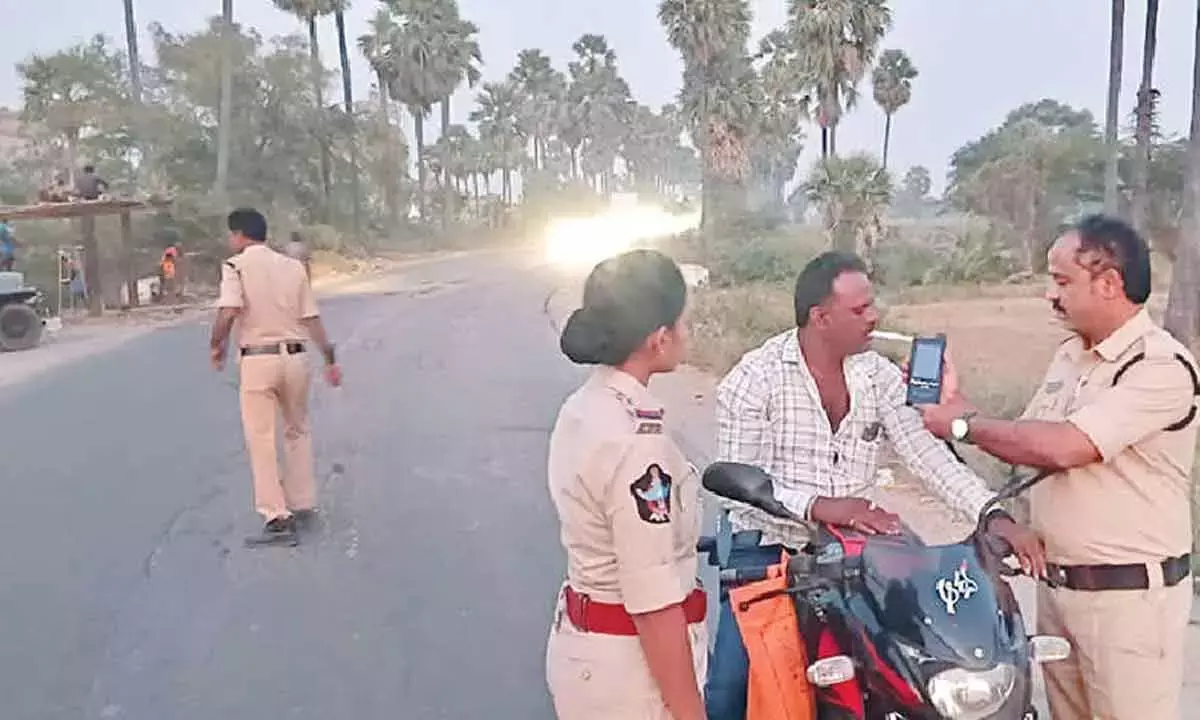 2025 में कुरनूल जिले में 9,000 से ज़्यादा ड्रंक एंड ड्राइव केस दर्ज किए गए 2025 में कुरनूल जिले में 9,000 से ज़्यादा ड्रंक एंड ड्राइव केस दर्ज किए गए