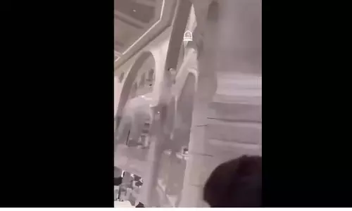 Mecca की ग्रैंड मस्जिद में एक व्यक्ति ने आत्महत्या की कोशिश की, गार्ड घायल Mecca की ग्रैंड मस्जिद में एक व्यक्ति ने आत्महत्या की कोशिश की, गार्ड घायल