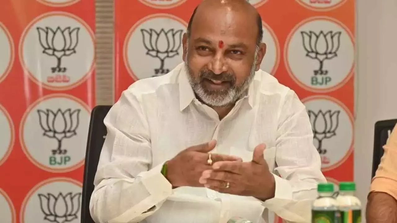 Telangana: बंदी ने भ्रष्ट कांग्रेसी मंत्रियों का पर्दाफाश किया Telangana: बंदी ने भ्रष्ट कांग्रेसी मंत्रियों का पर्दाफाश किया