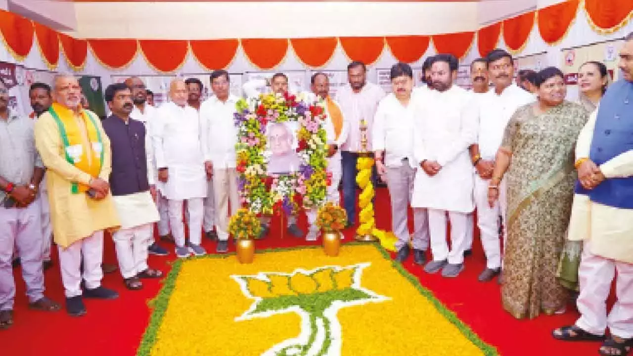 BJP ने सुशासन दिवस पर अटल बिहारी वाजपेयी की विरासत का सम्मान किया