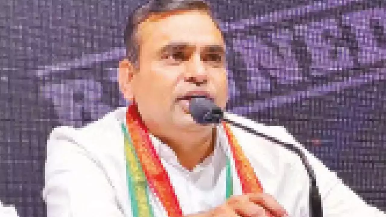 बंदी को BRS नेताओं को नैतिकता का पाठ पढ़ाना चाहिए, हमें नहीं: कांग्रेस सांसद बंदी को BRS नेताओं को नैतिकता का पाठ पढ़ाना चाहिए, हमें नहीं: कांग्रेस सांसद