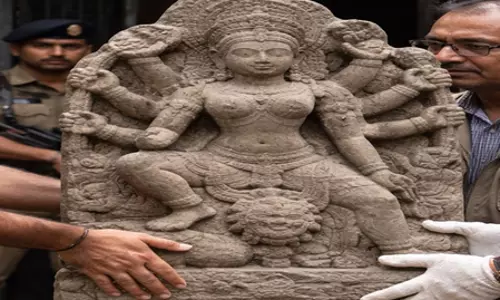 जम्मू-कश्मीर: झेलम नदी से मिली पत्थर की मूर्ति पुरातत्व विभाग को सौंपी गई