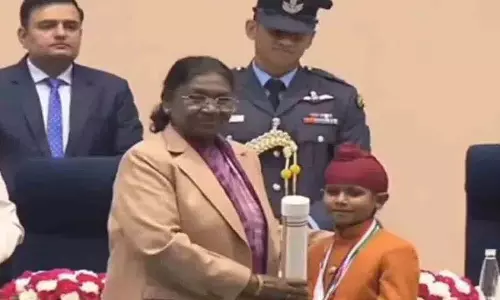 पंजाब के 10 साल के लड़के को सैनिकों को चाय पहुंचाने के लिए Bal Puraskar मिला पंजाब के 10 साल के लड़के को सैनिकों को चाय पहुंचाने के लिए Bal Puraskar मिला