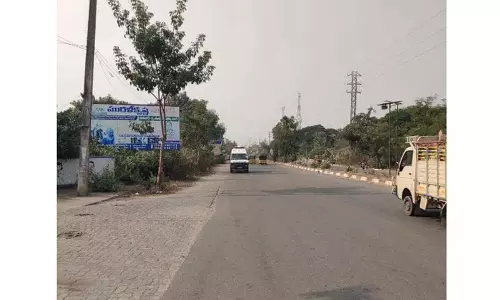 विजयवाड़ा-जगदलपुर NH पर मैटरनल हेल्थ सेंटर के पास यू-टर्न न होने से ट्रैफिक बाधित हुआ विजयवाड़ा-जगदलपुर NH पर मैटरनल हेल्थ सेंटर के पास यू-टर्न न होने से ट्रैफिक बाधित हुआ