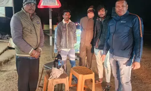 जगदलपुर में पुलिस की बड़ी कार्रवाई, 52 लाख के हशीश ऑयल के साथ तस्कर गिरफ्तार जगदलपुर में पुलिस की बड़ी कार्रवाई, 52 लाख के हशीश ऑयल के साथ तस्कर गिरफ्तार