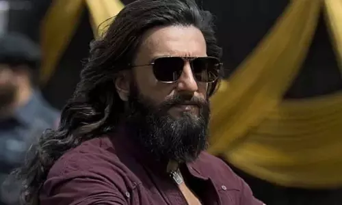 Ranveer Singh की धुरंधर बनी 2025 की सबसे बड़ी ब्लॉकबस्टर Ranveer Singh की धुरंधर बनी 2025 की सबसे बड़ी ब्लॉकबस्टर