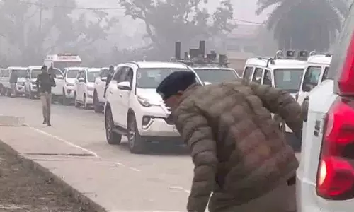 Bihar में सीएम नीतीश कुमार के काफिले में शामिल SUV के पीछे हटने से एक व्यक्ति घायल हो गया Bihar में सीएम नीतीश कुमार के काफिले में शामिल SUV के पीछे हटने से एक व्यक्ति घायल हो गया