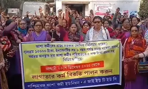Asha Workers की मांगों को लेकर जिलों में विरोध प्रदर्शन, सड़क जाम Asha Workers की मांगों को लेकर जिलों में विरोध प्रदर्शन, सड़क जाम