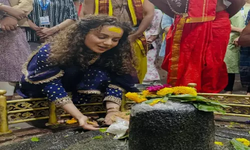 घृष्णेश्वर महादेव के दर पहुंचीं कंगना रनौत, जल्द 12 ज्योतिर्लिंग के दर्शन का लक्ष्य करेंगी पूरा घृष्णेश्वर महादेव के दर पहुंचीं कंगना रनौत, जल्द 12 ज्योतिर्लिंग के दर्शन का लक्ष्य करेंगी पूरा