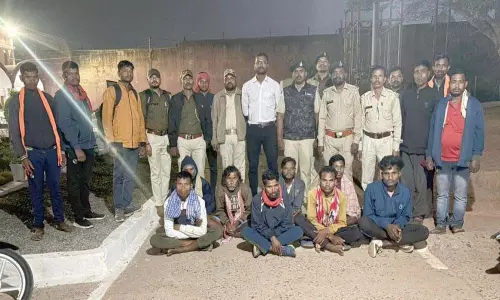 वन भूमि में अवैध कब्जा करने वाले 10 अतिक्रमणकारी गिरफ्तार, दो नाबालिग भी शामिल वन भूमि में अवैध कब्जा करने वाले 10 अतिक्रमणकारी गिरफ्तार, दो नाबालिग भी शामिल