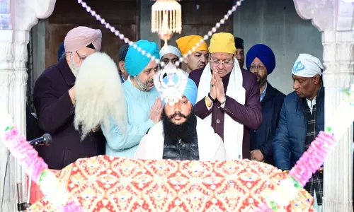 उत्तराखंड CM धामी ने देहरादून और नैनीताल गुरुद्वारों का दौरा किया, वीर बाल दिवस कार्यक्रम में हिस्सा लिया
