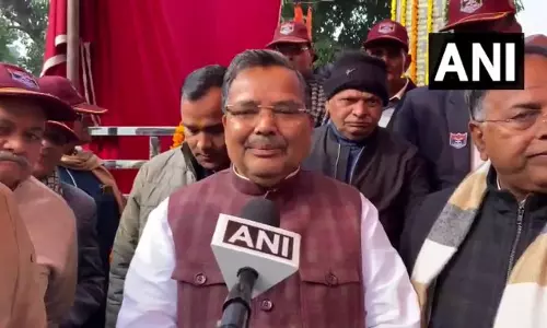 बांग्लादेश में हिंदुओं पर अत्याचारों पर यूपी मंत्री जयवीर सिंह की चिंता बांग्लादेश में हिंदुओं पर अत्याचारों पर यूपी मंत्री जयवीर सिंह की चिंता