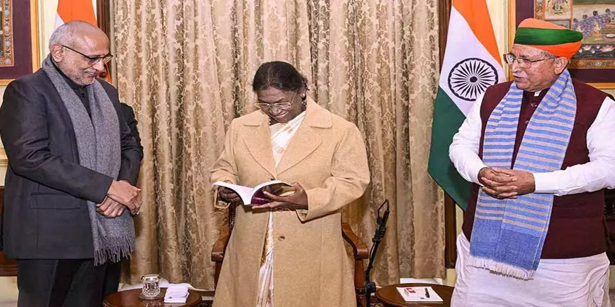 ‘‘Commendable effort’: पीएम मोदी ने संथाली भाषा में संविधान जारी करने की तारीफ ‘‘Commendable effort’: पीएम मोदी ने संथाली भाषा में संविधान जारी करने की तारीफ