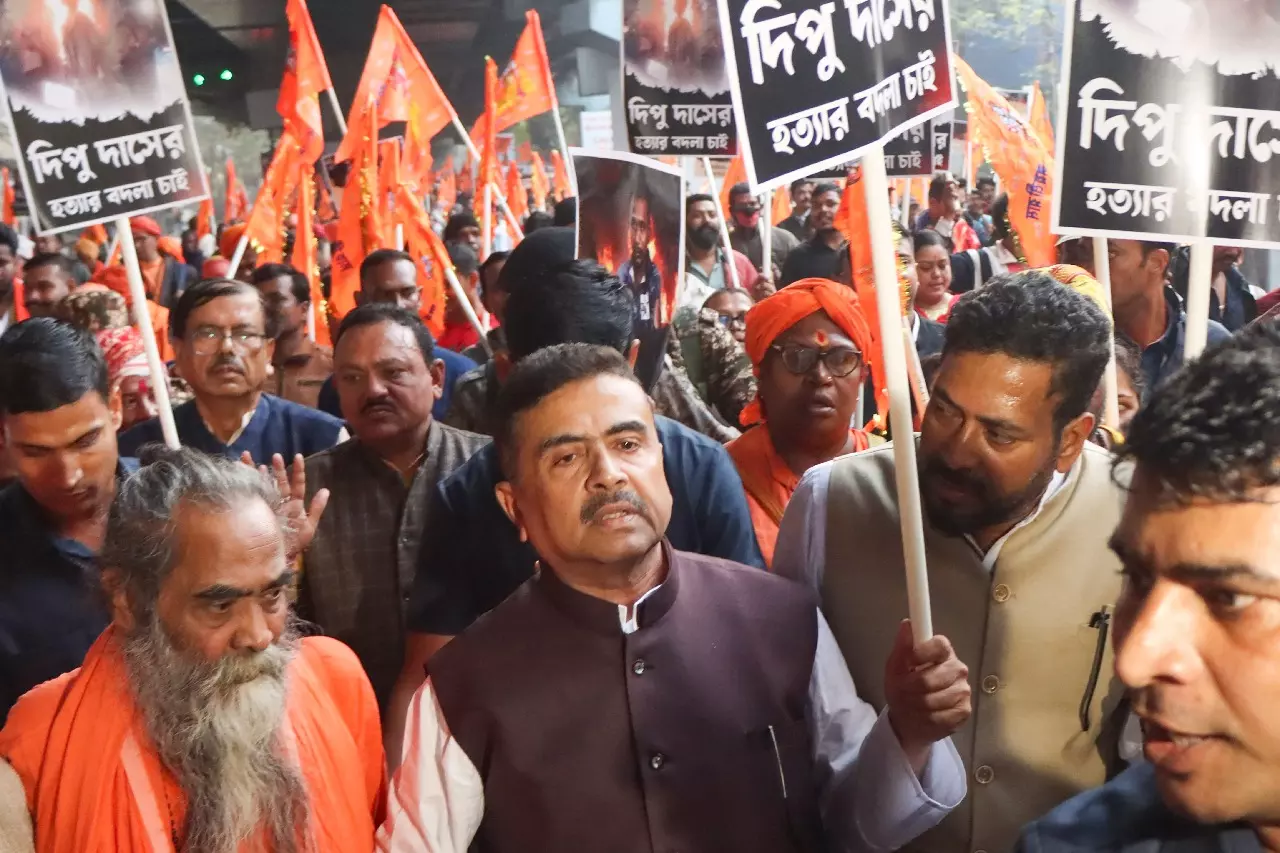 Hindu युवक की हत्या: बंगाल के नेता प्रतिपक्ष आज बांग्लादेश उप उच्चायोग जाएंगे Hindu युवक की हत्या: बंगाल के नेता प्रतिपक्ष आज बांग्लादेश उप उच्चायोग जाएंगे