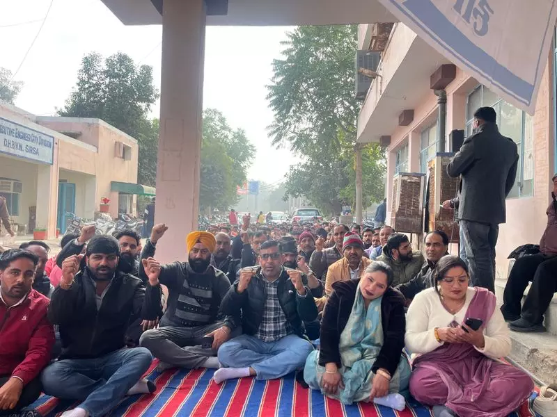 Haryana के बिजली कर्मचारी ऑनलाइन ट्रांसफर पॉलिसी का विरोध क्यों कर रहे Haryana के बिजली कर्मचारी ऑनलाइन ट्रांसफर पॉलिसी का विरोध क्यों कर रहे