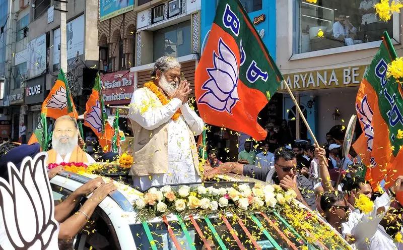 Haryana : 2025 पर एक नज़र पार्टी नेताओं के बीच झगड़े ने बीजेपी को शर्मिंदा कर दिया Haryana : 2025 पर एक नज़र पार्टी नेताओं के बीच झगड़े ने बीजेपी को शर्मिंदा कर दिया
