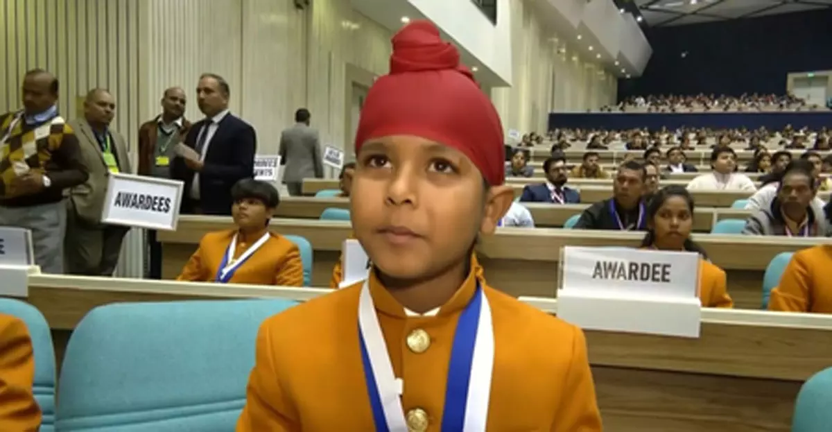 राष्ट्रपति मुर्मू के हाथों राष्ट्रीय बाल पुरस्कार पाकर खुश हुए प्रतिभाशाली बच्चे राष्ट्रपति मुर्मू के हाथों राष्ट्रीय बाल पुरस्कार पाकर खुश हुए प्रतिभाशाली बच्चे
