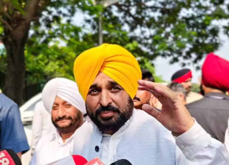 Punjab CM Mann ने गुरुद्वारा फतेहगढ़ साहिब में मत्था टेका Punjab CM Mann ने गुरुद्वारा फतेहगढ़ साहिब में मत्था टेका