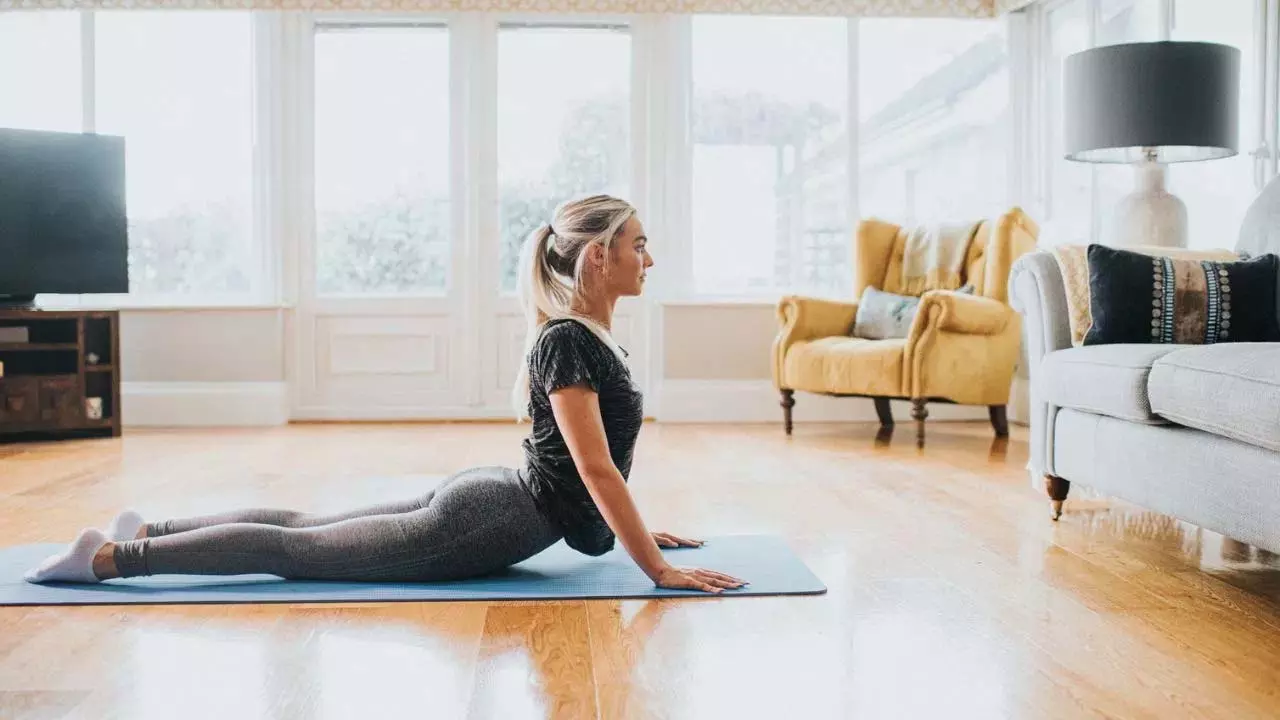 Yoga : चेहरे को भी चमका सकता है योग, रोज करें बस 10 मिनट ये योगासन Yoga : चेहरे को भी चमका सकता है योग, रोज करें बस 10 मिनट ये योगासन