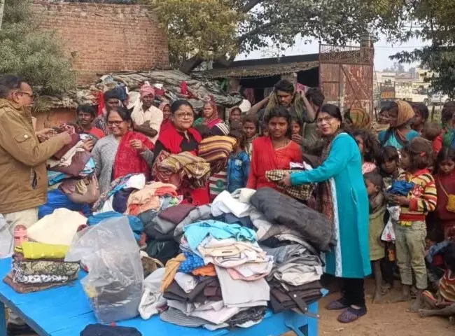 Farrukhabad: जरूरतमंदों के लिए गर्म कपड़ों का वितरण Farrukhabad: जरूरतमंदों के लिए गर्म कपड़ों का वितरण