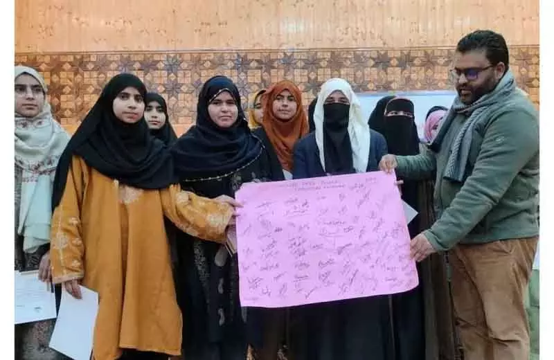 DCPU Bandipora ने बाल विवाह मुक्त भारत हस्ताक्षर अभियान आयोजित किया DCPU Bandipora ने बाल विवाह मुक्त भारत हस्ताक्षर अभियान आयोजित किया