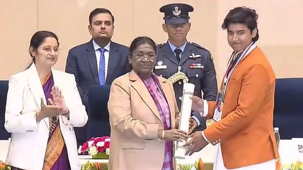सूर्यवंशी को दिया गया Bala Award राष्ट्रपति मुर्मू ने इसे प्रस्तुत किया सूर्यवंशी को दिया गया Bala Award राष्ट्रपति मुर्मू ने इसे प्रस्तुत किया