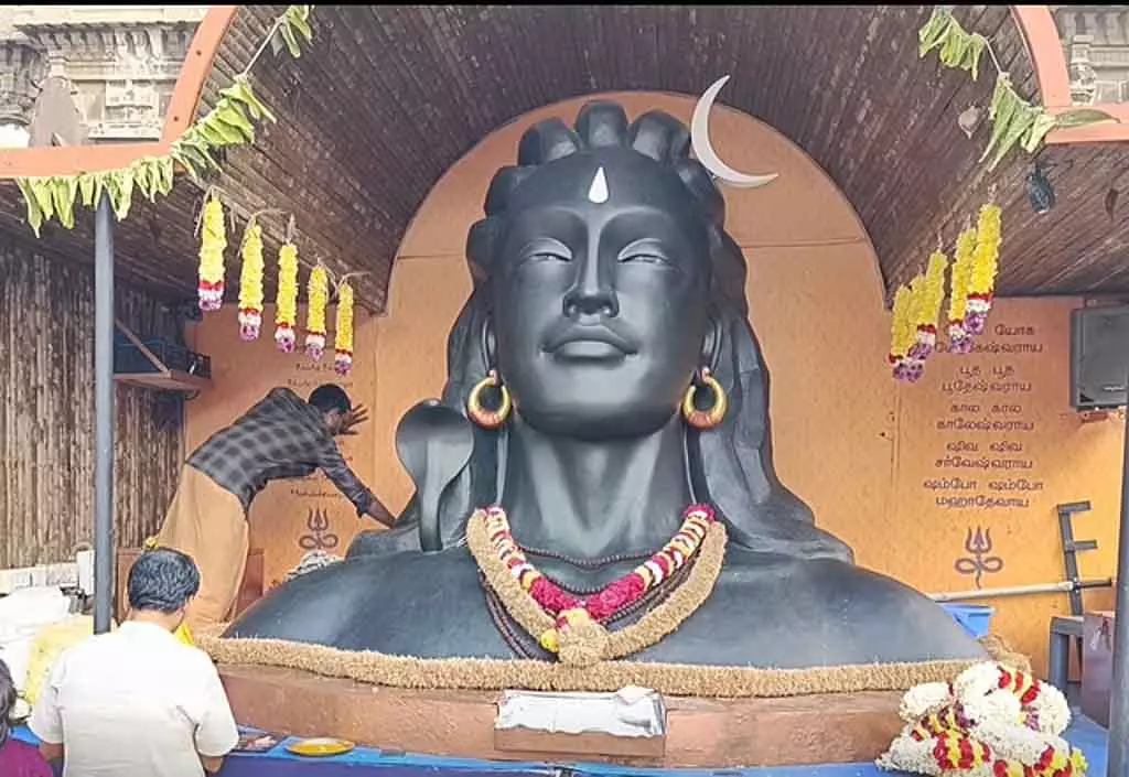 Adiyogi जागरूकता यात्रा कांची एकाम्बरेश्वर मंदिर में शुरू हो गई है Adiyogi जागरूकता यात्रा कांची एकाम्बरेश्वर मंदिर में शुरू हो गई है
