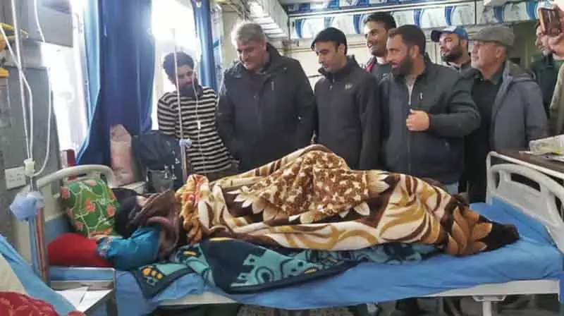 Banihal के MLA सज्जाद शाहीन ने हॉस्पिटल का रिव्यू किया, फंड्स मंज़ूर किए Banihal के MLA सज्जाद शाहीन ने हॉस्पिटल का रिव्यू किया, फंड्स मंज़ूर किए