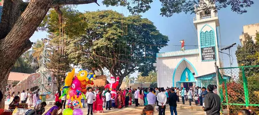 Ramnagar : क्रिसमस की खुशियों में डूबे ईसाई, विशेष प्रार्थना Ramnagar : क्रिसमस की खुशियों में डूबे ईसाई, विशेष प्रार्थना
