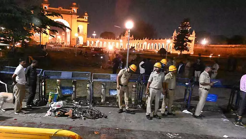 मैसूर पैलेस के पास बैलून गैस सिलेंडर में धमाका; NIA टीम ने घटनास्थल का निरीक्षण किया मैसूर पैलेस के पास बैलून गैस सिलेंडर में धमाका; NIA टीम ने घटनास्थल का निरीक्षण किया