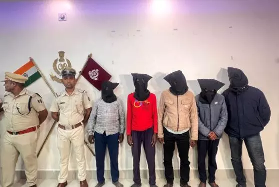 Odisha: दोहरे हत्याकांड के आरोप में सुरक्षा गार्ड गिरफ्तार Odisha: दोहरे हत्याकांड के आरोप में सुरक्षा गार्ड गिरफ्तार