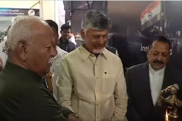 Chandrababu Naidu ने कहा RSS प्रमुख राष्ट्र निर्माण में बहुत बड़ा योगदान दे रहे Chandrababu Naidu ने कहा RSS प्रमुख राष्ट्र निर्माण में बहुत बड़ा योगदान दे रहे
