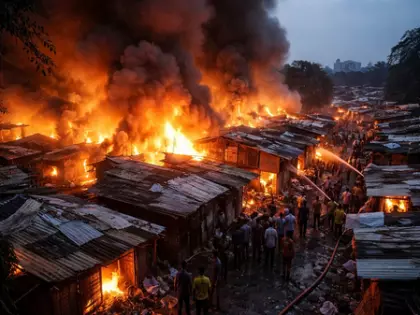 Kolkata: क्रिसमस पर गार्डन रीच इलाके में आग, कई झुग्गियां जल गईं Kolkata: क्रिसमस पर गार्डन रीच इलाके में आग, कई झुग्गियां जल गईं