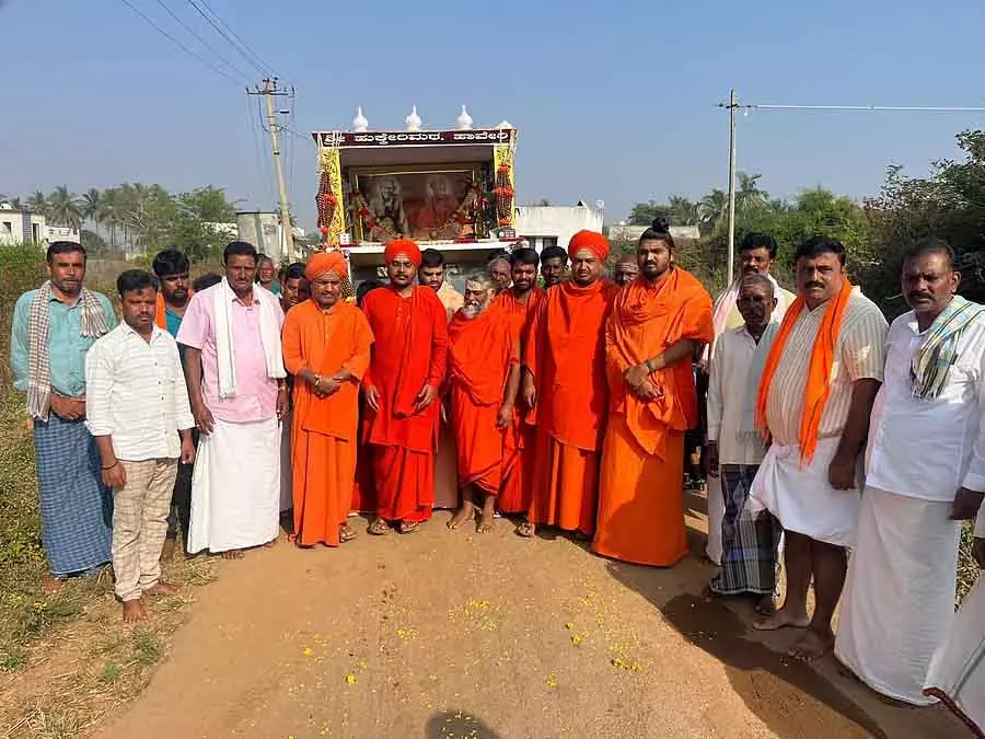 एक ही गांव के 600 नौजवानों को दुल्हन नहीं मिल रही है: Sadashiva Swamiji एक ही गांव के 600 नौजवानों को दुल्हन नहीं मिल रही है: Sadashiva Swamiji